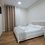 Zisi & Restaurant Szálloda Ersekë